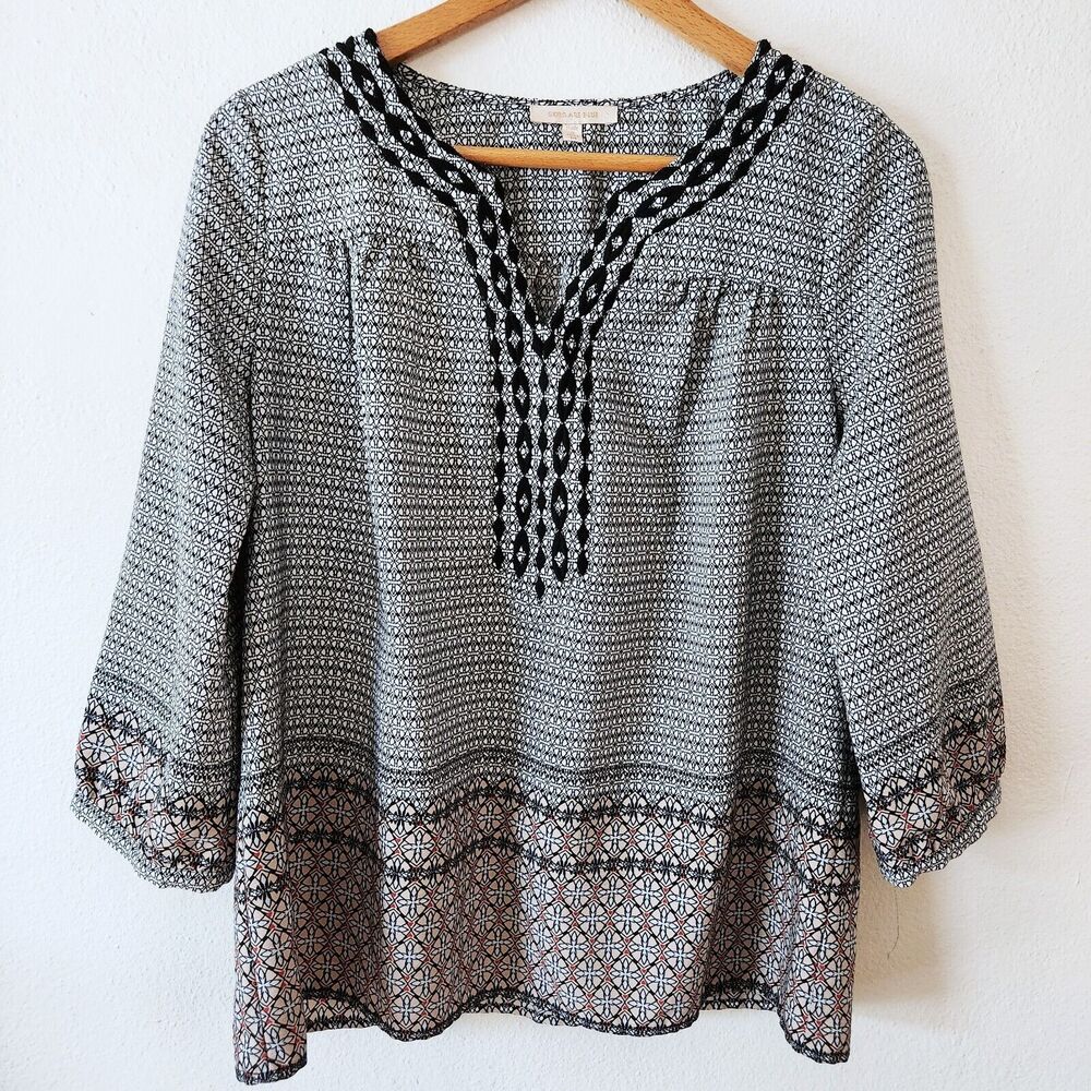 Anthropologie SKIES ARE BLUE Black White Balloon Sleeve Blouse size M Top V Neck